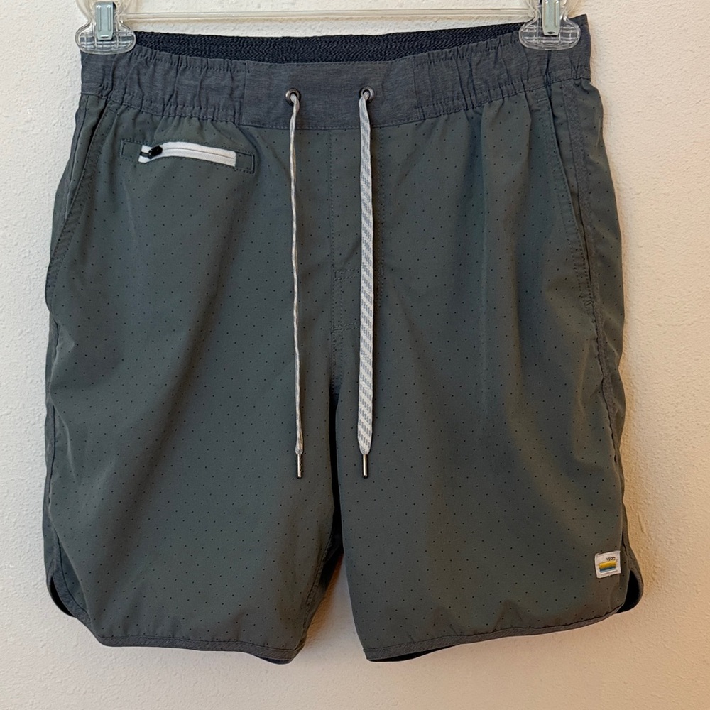 Vuori Mens Banks Shorts Gray Dot Athletic Performance Hybrid SizeS